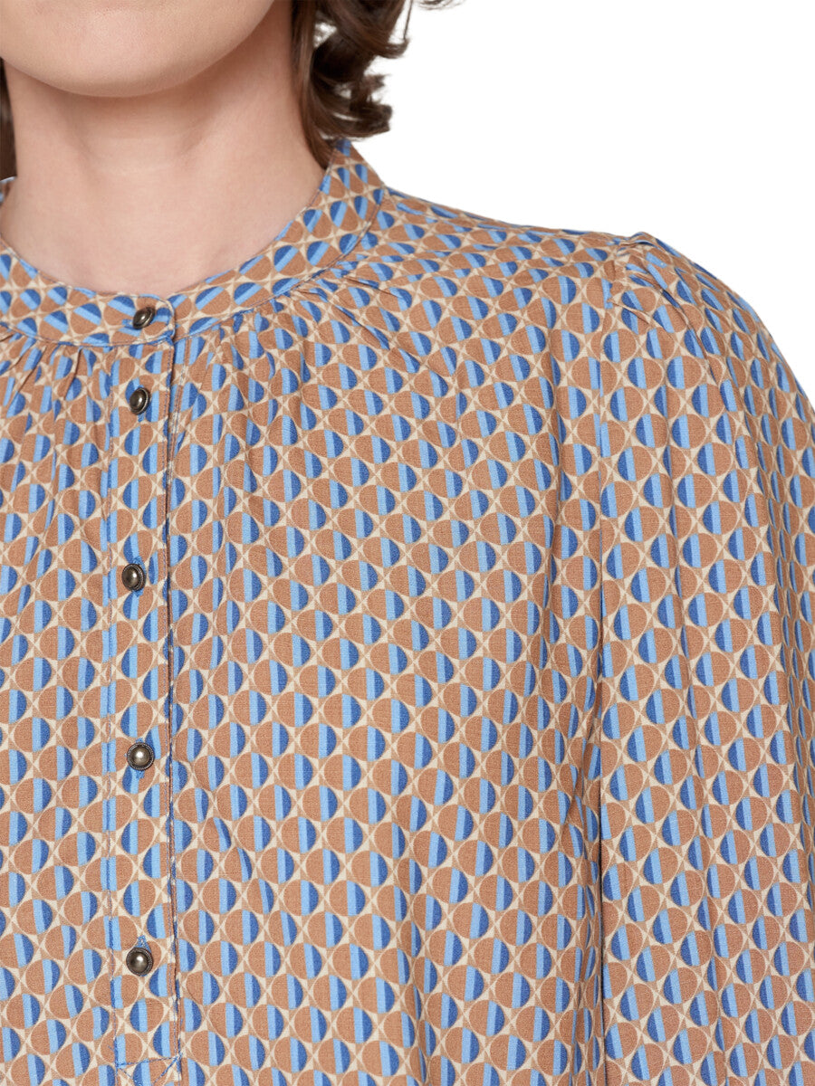 Skjortblus med knappslå från Brandtex