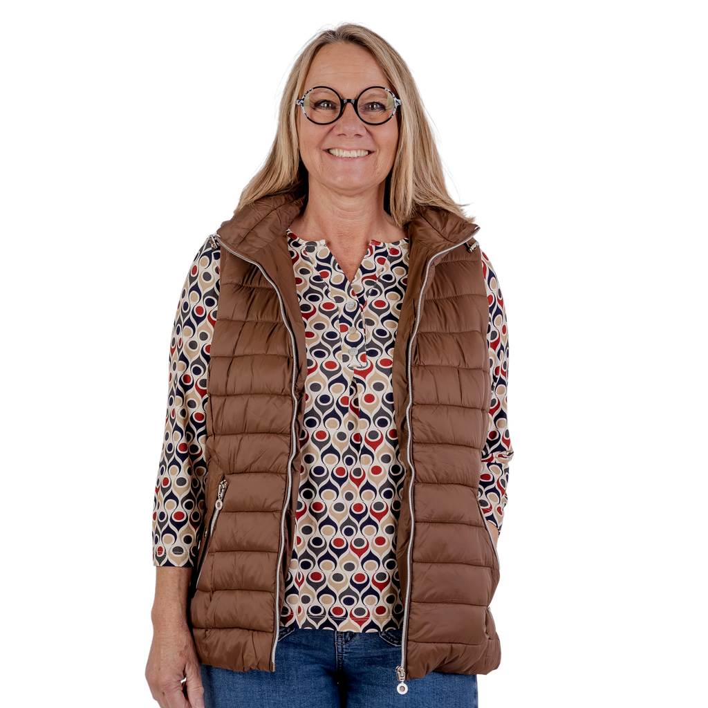 Vadderad väst med avtagbar huva från Saturne