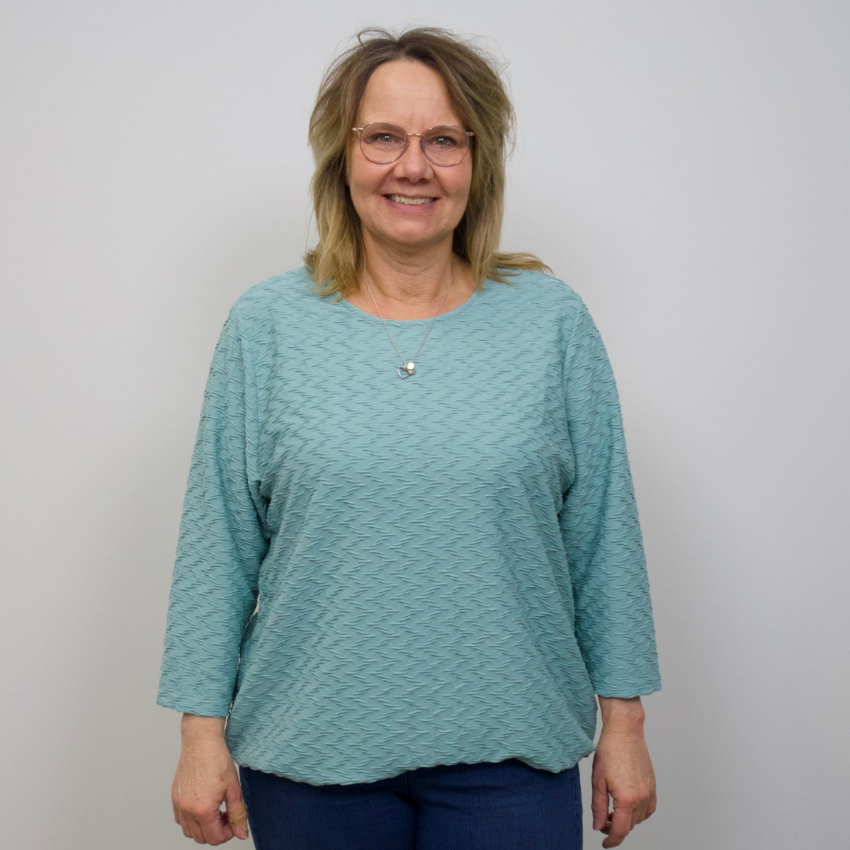 Mjuk blus med struktur och resårkant från Brandtex