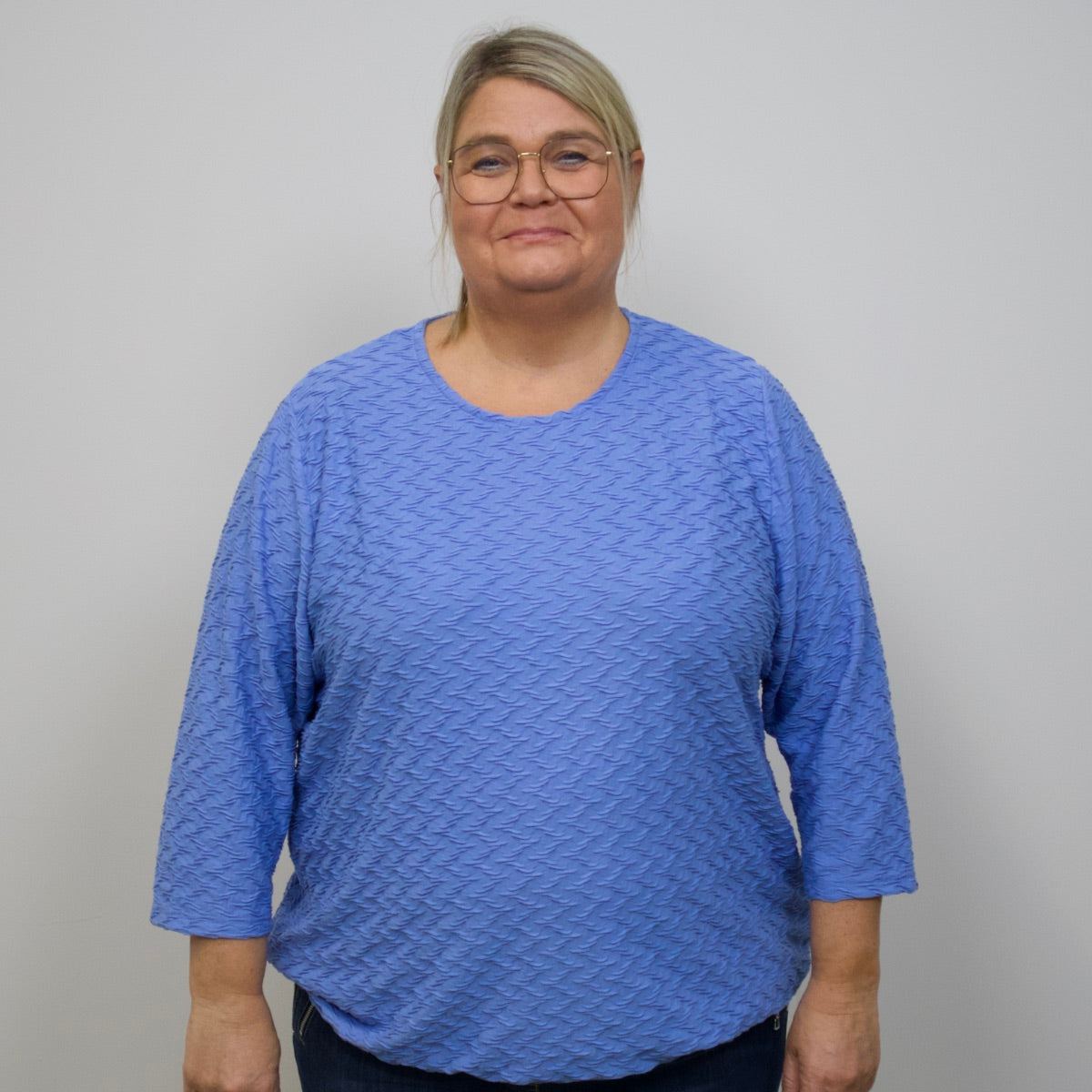 Mjuk blus med struktur och resårkant från Brandtex