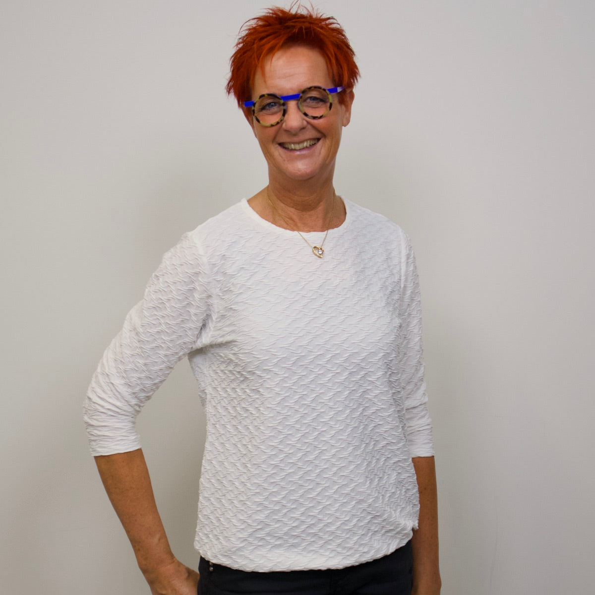 Mjuk blus med struktur och resårkant från Brandtex