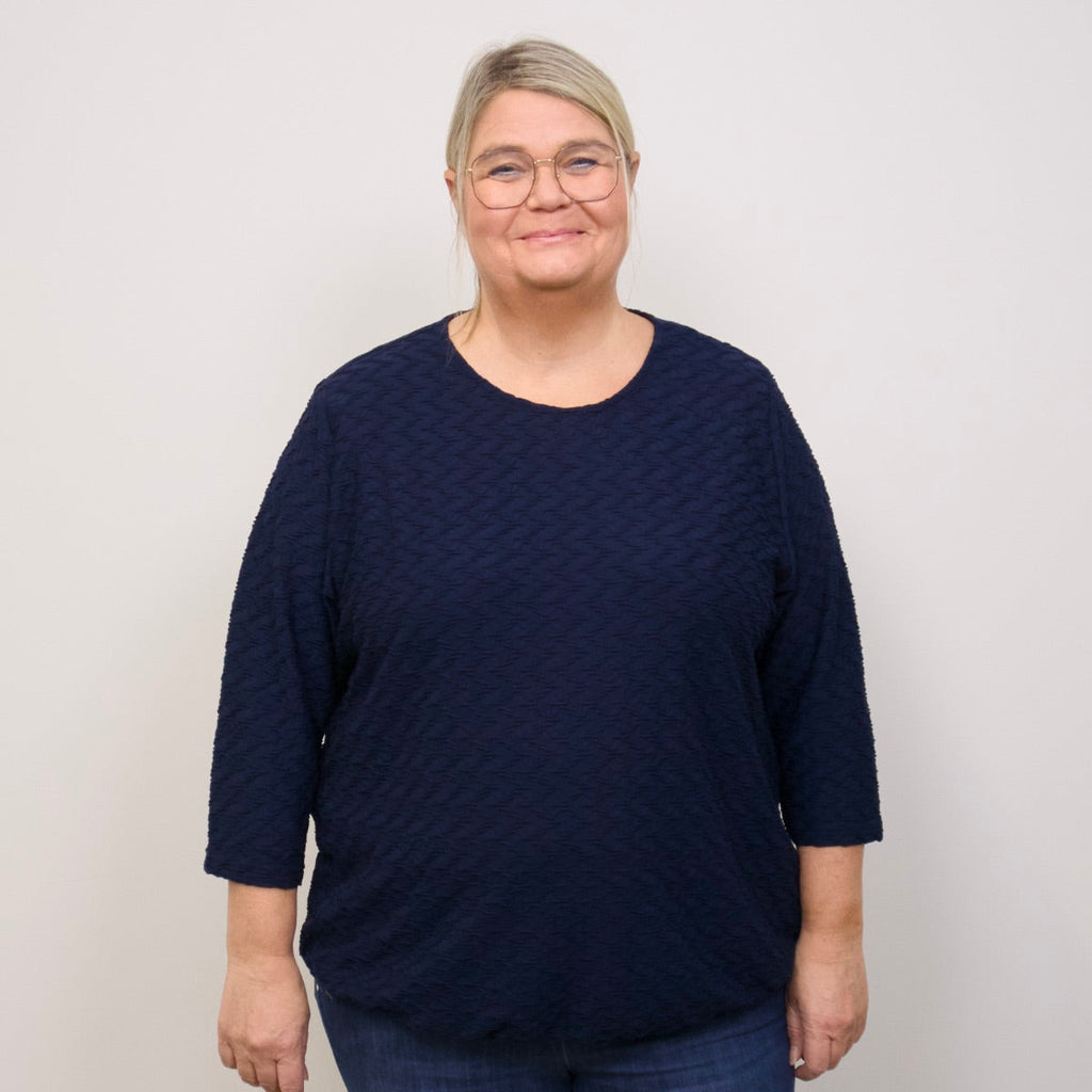 Mjuk blus med struktur och resårkant från Brandtex