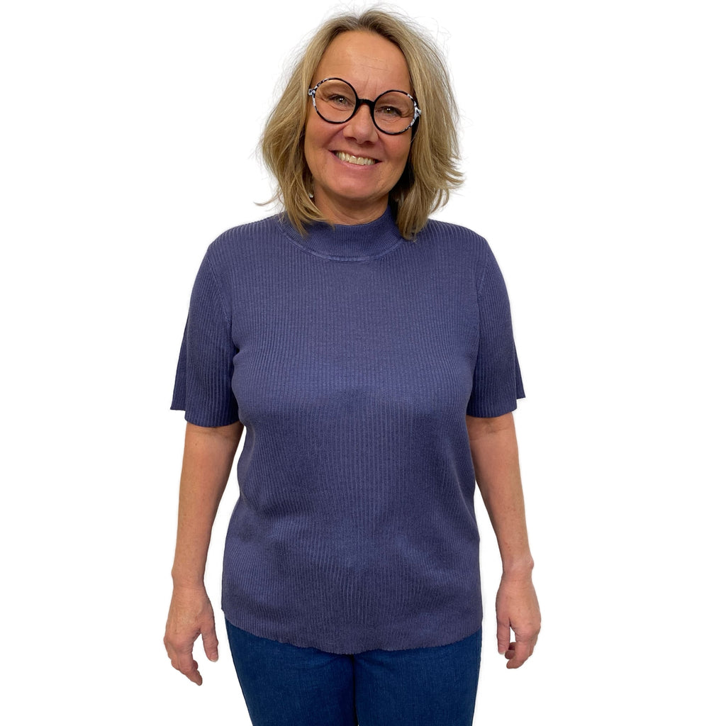 Ribbstickad tröja med hög hals och korta ärmar från Signature