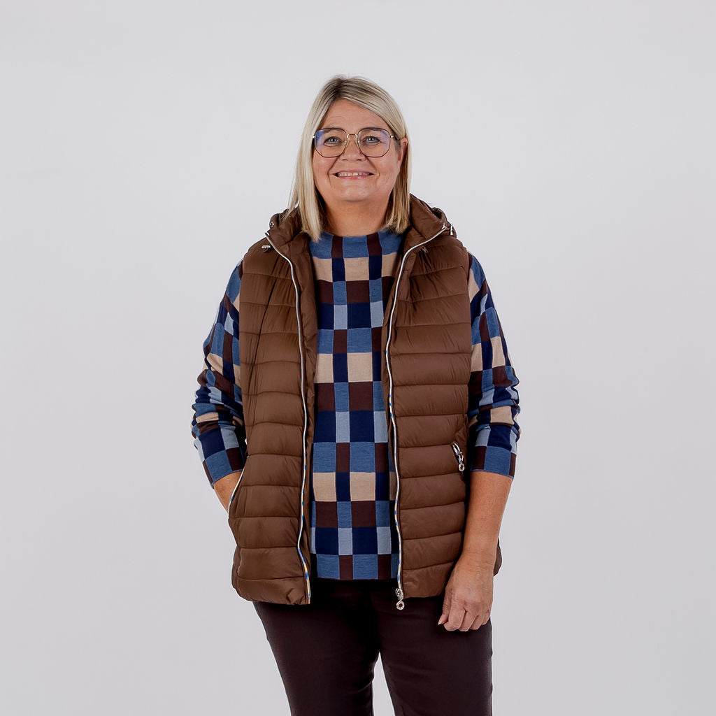 Vadderad väst med avtagbar huva från Saturne